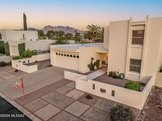 Property Slideshow image 3 of 50 | 7912 n casas cameo, Tucson, AZ, 85742