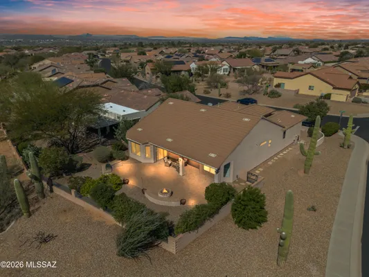 Property Slideshow image 2 of 51 | 2292 e skywalker way, Green Valley, AZ, 85614