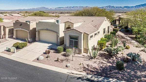 Property Slideshow image 2 of 47 | 649 w knotwood st, Green Valley, AZ, 85614