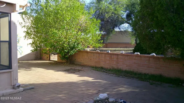 Property Slideshow image 3 of 14 | 352 e paseo verde, Green Valley, AZ, 85614