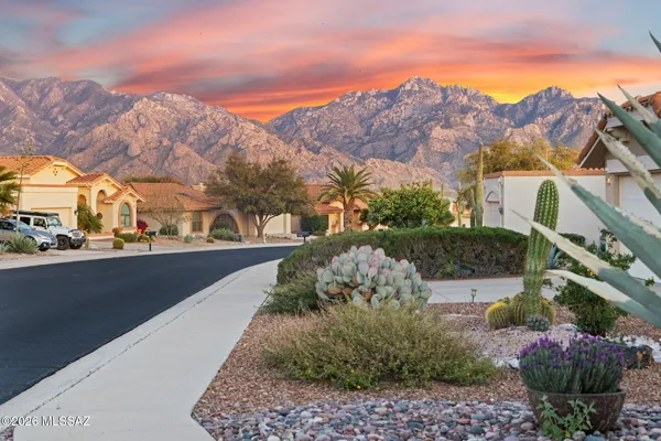 Property Slideshow image 3 of 47 | 14585 n chalk creek dr, Oro Valley, AZ, 85755