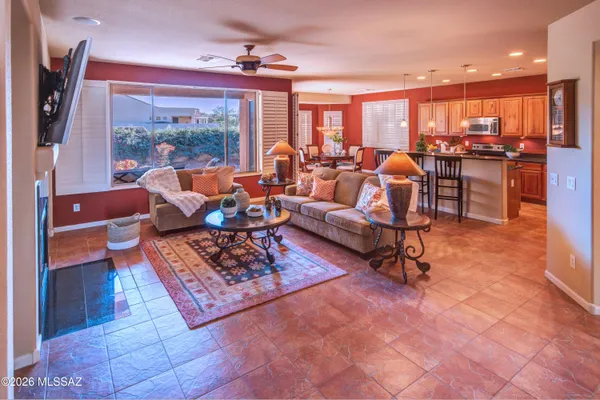 Property Slideshow image 2 of 36 | 2212 e bluejay bluff ln, Green Valley, AZ, 85614