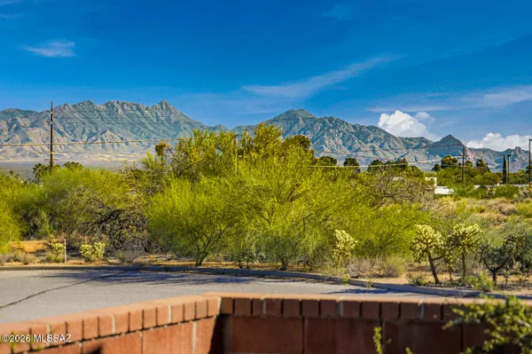 Property Slideshow image 2 of 49 | 164 n cobalt dr, Green Valley, AZ, 85614