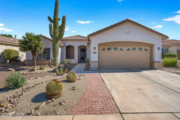 Property Slideshow image 3 of 50 | 7515 w suncatcher dr, Tucson, AZ, 85743