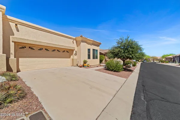 Property Slideshow image 3 of 38 | 530 w aspenwood st, Green Valley, AZ, 85614