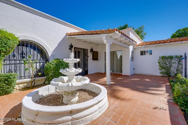 Property Slideshow image 3 of 50 | 624 n abrego dr, Green Valley, AZ, 85614