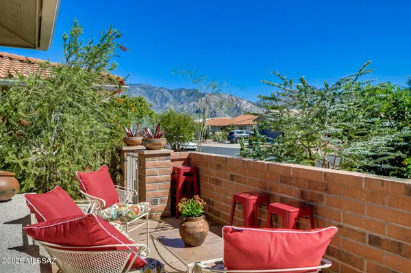 Property Slideshow image 2 of 49 | 2379 e nasturtium st, Oro Valley, AZ, 85755