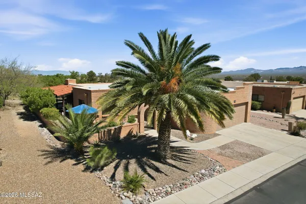 Property Slideshow image 2 of 41 | 812 w desert hills dr, Green Valley, AZ, 85622