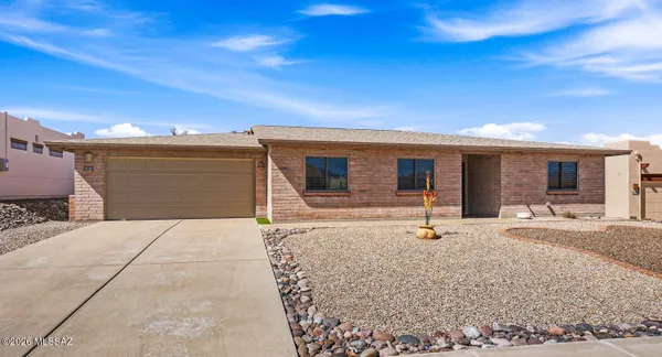 Property Slideshow image 2 of 49 | 814 w belltower dr, Green Valley, AZ, 85614