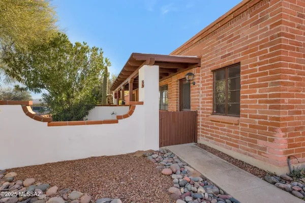 Property Slideshow image 2 of 22 | 341 w camino penasco b, Green Valley, AZ, 85614