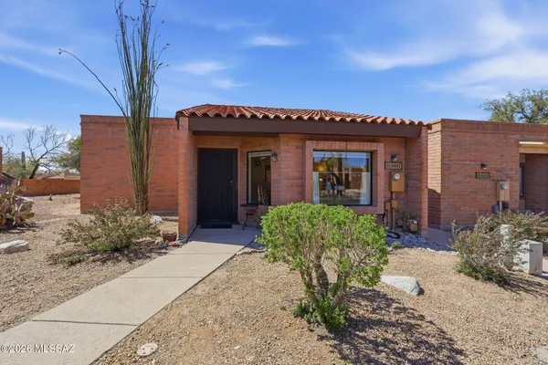 Property Slideshow image 2 of 26 | 8647 n little oak ln, Tucson, AZ, 85704