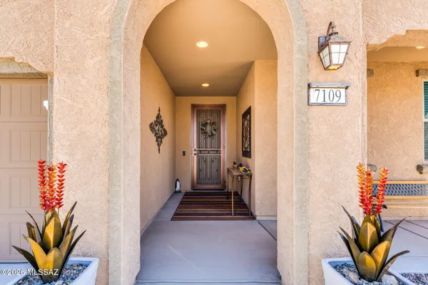 Property Slideshow image 2 of 32 | 7109 w deer creek trl, Marana, AZ, 85658