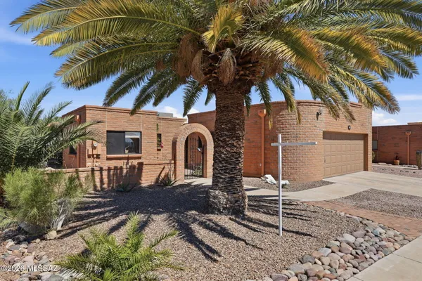Property Slideshow image 3 of 41 | 812 w desert hills dr, Green Valley, AZ, 85622