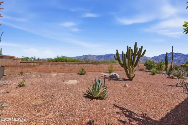 Property Slideshow image 2 of 32 | 14280 n trade winds way, Oro Valley, AZ, 85755