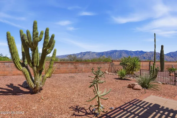 Property Slideshow image 3 of 32 | 14280 n trade winds way, Oro Valley, AZ, 85755