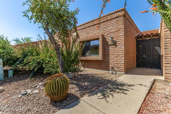 Property Slideshow image 2 of 21 | 1664 w dalehaven cir, Tucson, AZ, 85704