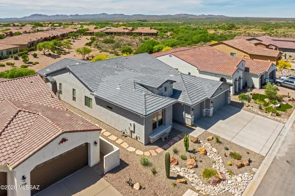 Property Slideshow image 3 of 42 | 61117 e flagstone ln, Oracle, AZ, 85623