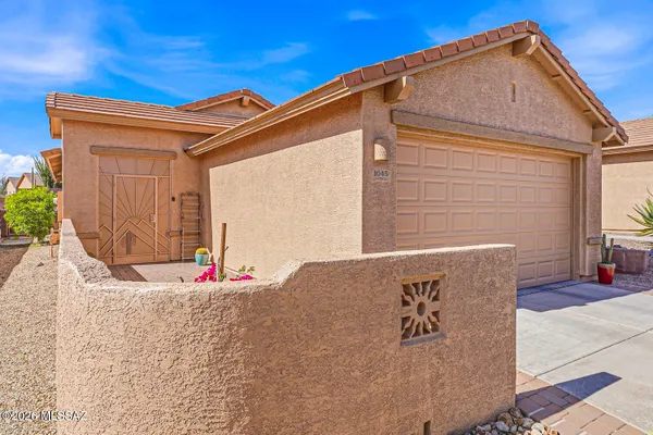 Property Slideshow image 2 of 47 | 1045 w pastora peak dr, Green Valley, AZ, 85614