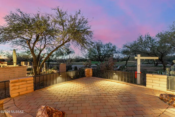 Property Slideshow image 2 of 46 | 2703 e glen canyon rd, Green Valley, AZ, 85614