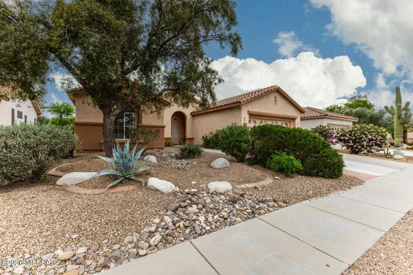 Property Slideshow image 2 of 36 | 7679 w summer scene dr, Tucson, AZ, 85743