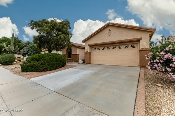 Property Slideshow image 3 of 36 | 7679 w summer scene dr, Tucson, AZ, 85743