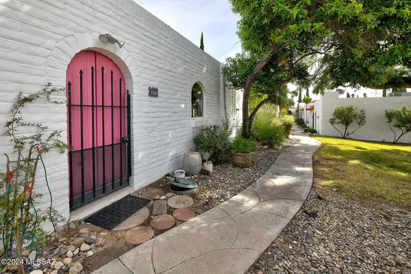 Property Slideshow image 3 of 41 | 729 w las lomitas rd, Tucson, AZ, 85704