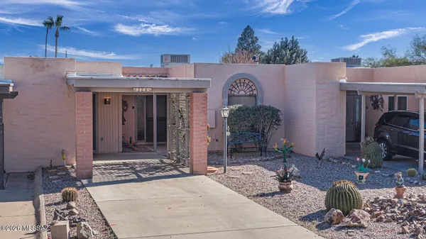Property Slideshow image 2 of 31 | 326 n calle del chancero, Green Valley, AZ, 85614