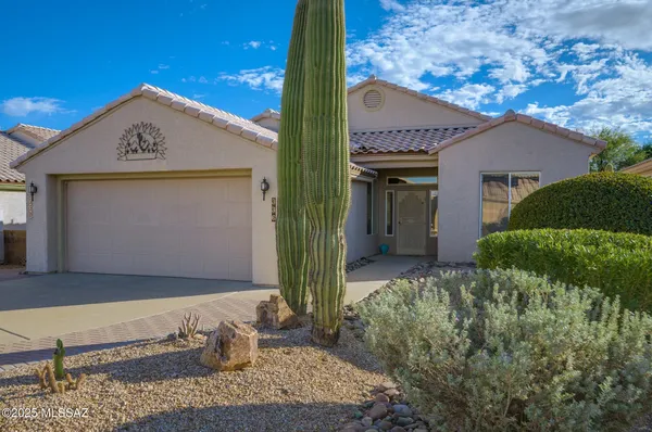 Property Slideshow image 3 of 29 | 336 w sunrise vista dr, Green Valley, AZ, 85614