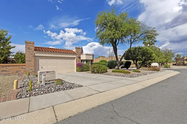 Property Slideshow image 2 of 39 | 940 w rio magdalena, Green Valley, AZ, 85614