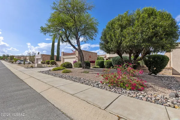 Property Slideshow image 3 of 39 | 940 w rio magdalena, Green Valley, AZ, 85614