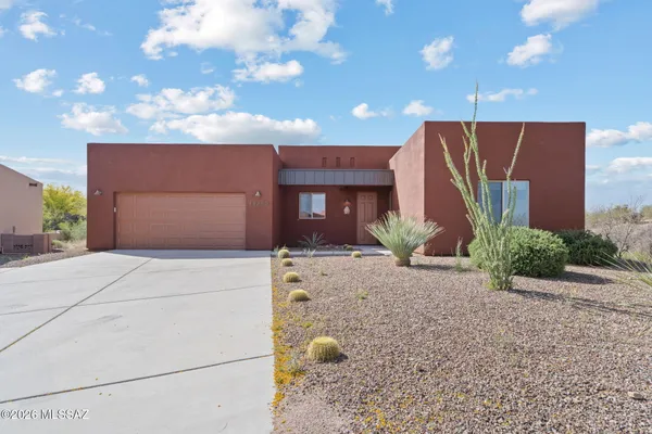 Property Slideshow image 3 of 47 | 13760 e langtry ln, Tucson, AZ, 85747
