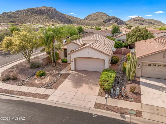 Property Slideshow image 3 of 32 | 9461 n twinkling shadows way, Tucson, AZ, 85743