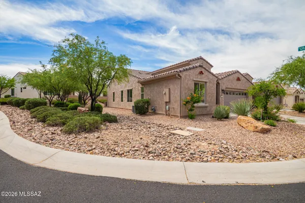 Property Slideshow image 2 of 39 | 1648 e horned lark dr, Green Valley, AZ, 85614