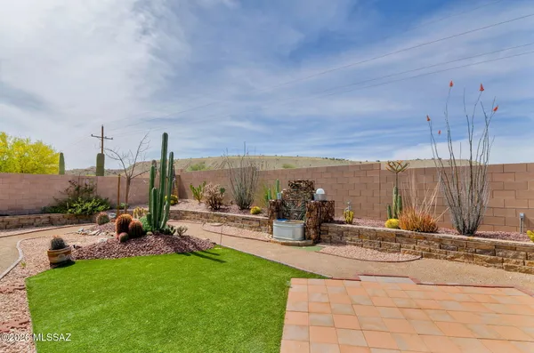 Property Slideshow image 2 of 42 | 760 w rio teras, Green Valley, AZ, 85614