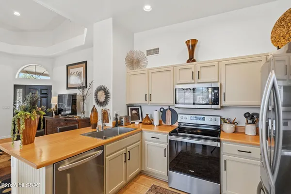 Property Slideshow image 3 of 25 | 2355 w via, Tucson, AZ, 85741