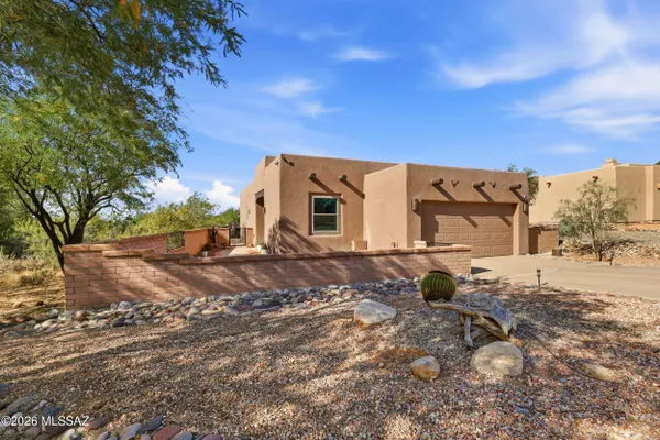 Property Slideshow image 3 of 29 | 681 e armor springs pl, Green Valley, AZ, 85614