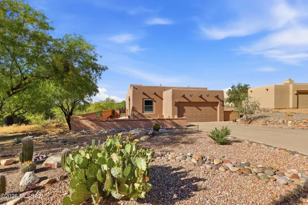 Property Slideshow image 2 of 29 | 681 e armor springs pl, Green Valley, AZ, 85614