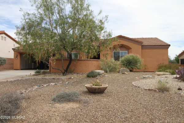 Property Slideshow image 2 of 24 | 2026 w via, Green Valley, AZ, 85622