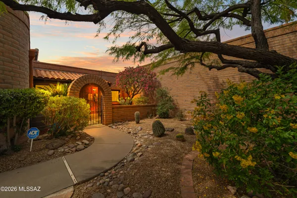 Property Slideshow image 3 of 33 | 1899 w via de la gloria, Green Valley, AZ, 85622