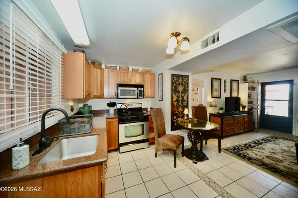 Property Slideshow image 3 of 29 | 322 s la canada dr c, Green Valley, AZ, 85614
