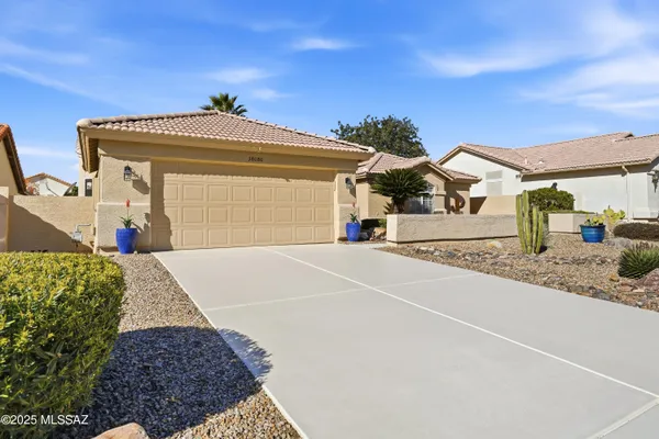 Property Slideshow image 2 of 50 | 38080 s elbow bend dr, Saddlebrooke, AZ, 85739