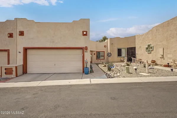 Property Slideshow image 2 of 25 | 441 w deerwood ln, Green Valley, AZ, 85614