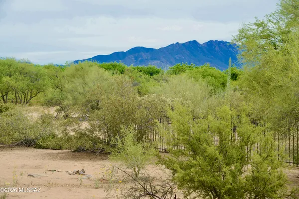Property Slideshow image 2 of 49 | 747 s la huerta, Green Valley, AZ, 85614