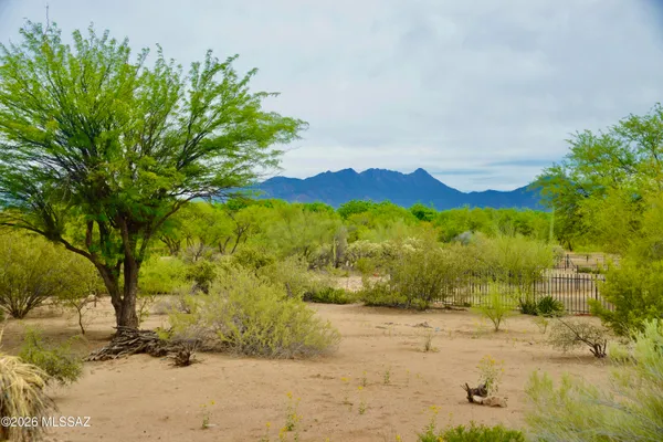 Property Slideshow image 3 of 50 | 747 s la huerta, Green Valley, AZ, 85614