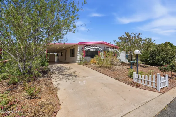 Property Slideshow image 2 of 34 | 134 w aliso dr, Green Valley, AZ, 85614