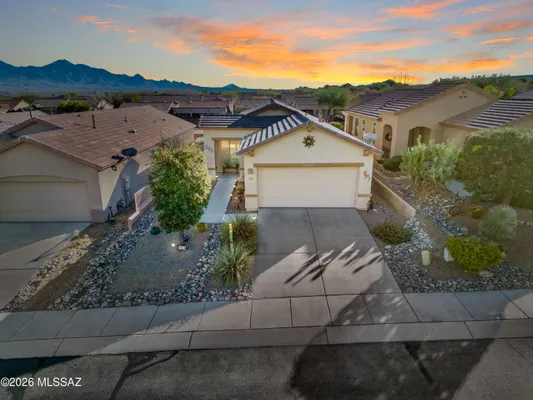 Property Slideshow image 2 of 33 | 542 w astruc dr, Green Valley, AZ, 85614