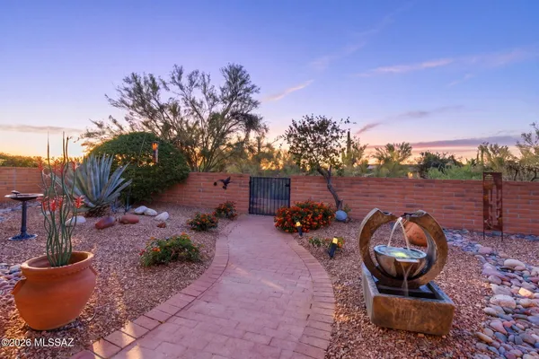 Property Slideshow image 2 of 49 | 1915 w hickory hollow ln, Tucson, AZ, 85704