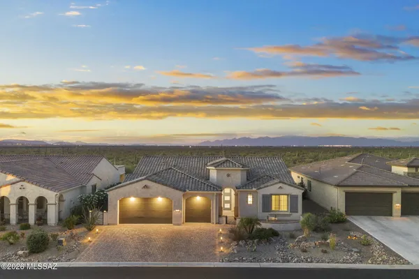 Property Slideshow image 2 of 48 | 2333 e copper valley way, Green Valley, AZ, 85614