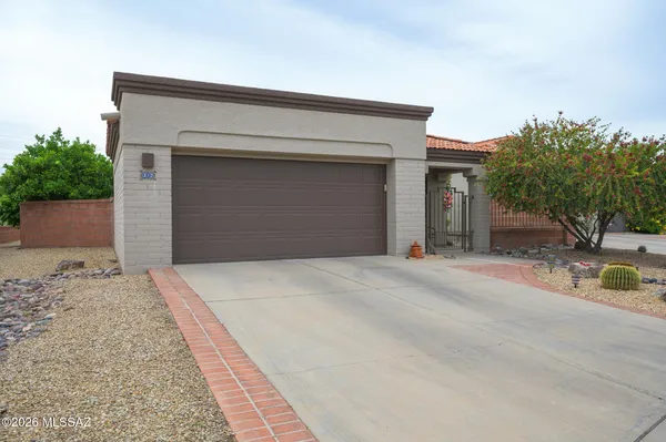 Property Slideshow image 2 of 42 | 312 n royal bell dr, Green Valley, AZ, 85614