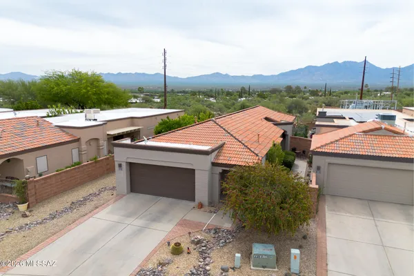 Property Slideshow image 3 of 42 | 312 n royal bell dr, Green Valley, AZ, 85614